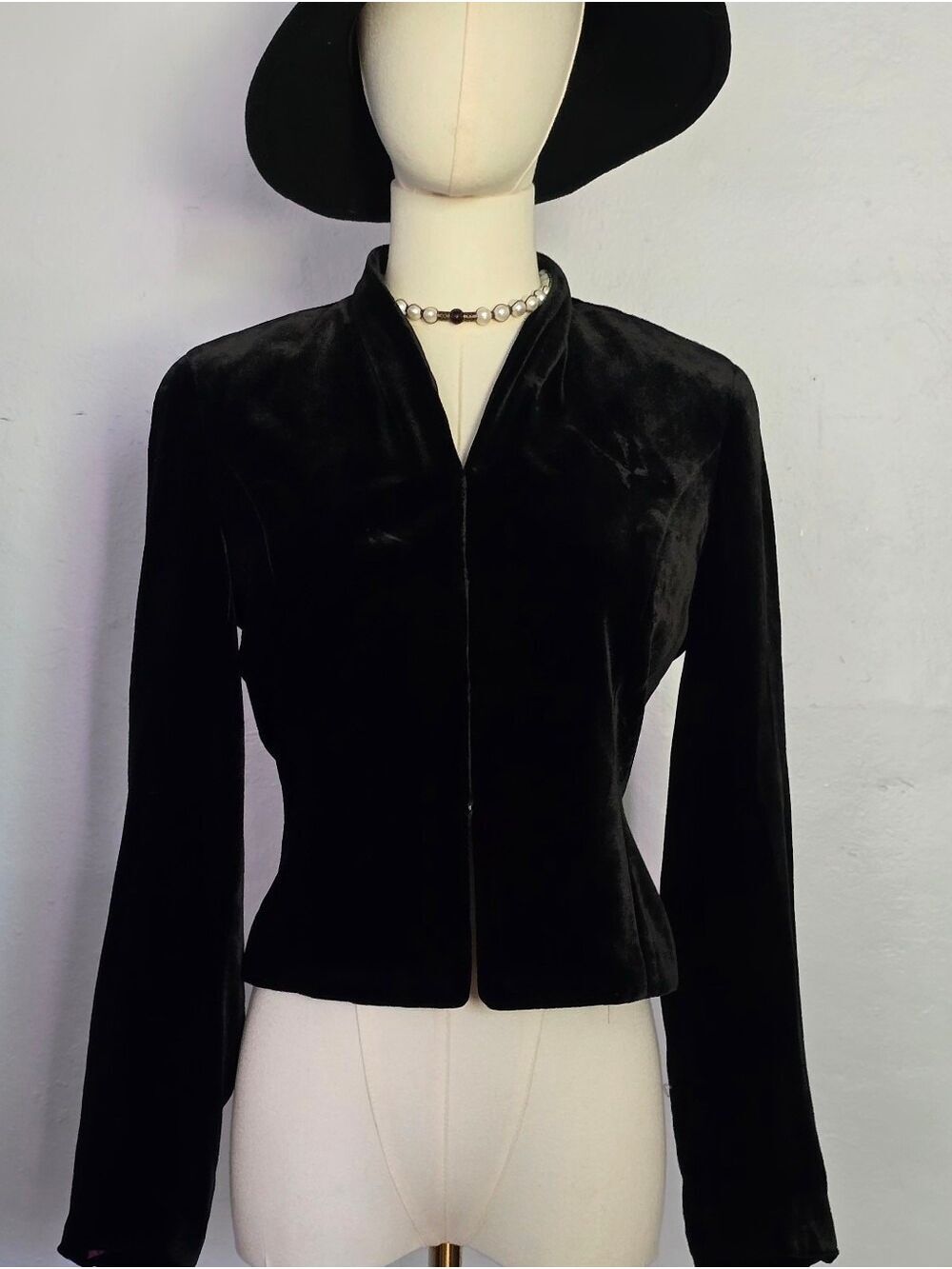 Vintage Ann Taylor Petites Silk Rayon Lined Hook Eye Closure Black Velvet Blazer